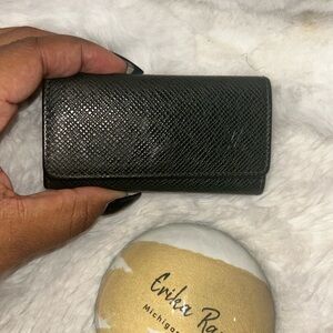 Louis Vuitton Green Taiga 4 Ring Key Holder
